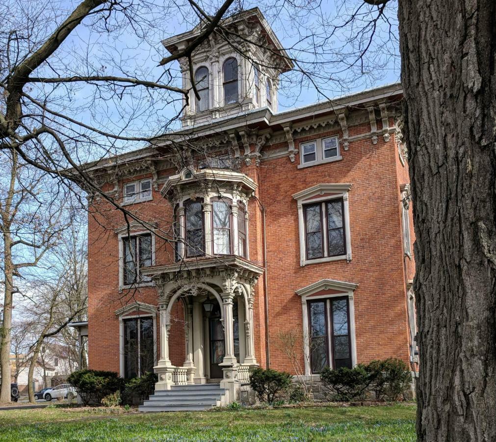 Rosemont Inn Ютика Экстерьер фото