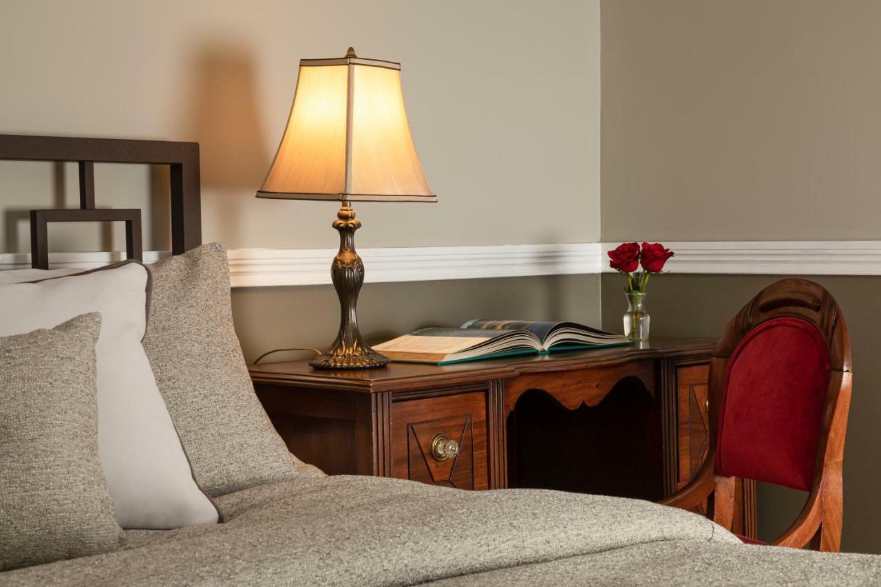Rosemont Inn Ютика Экстерьер фото