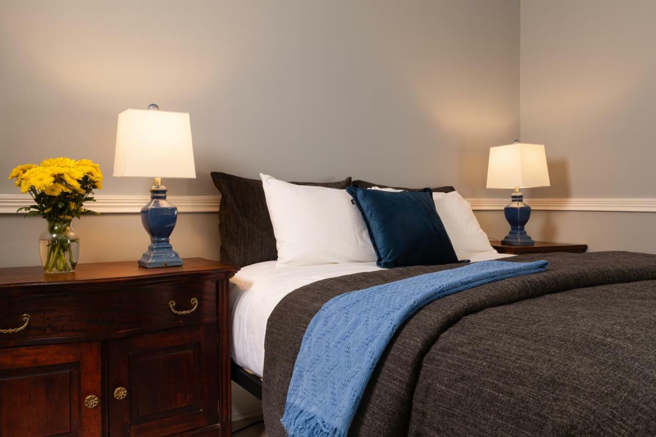 Rosemont Inn Ютика Экстерьер фото
