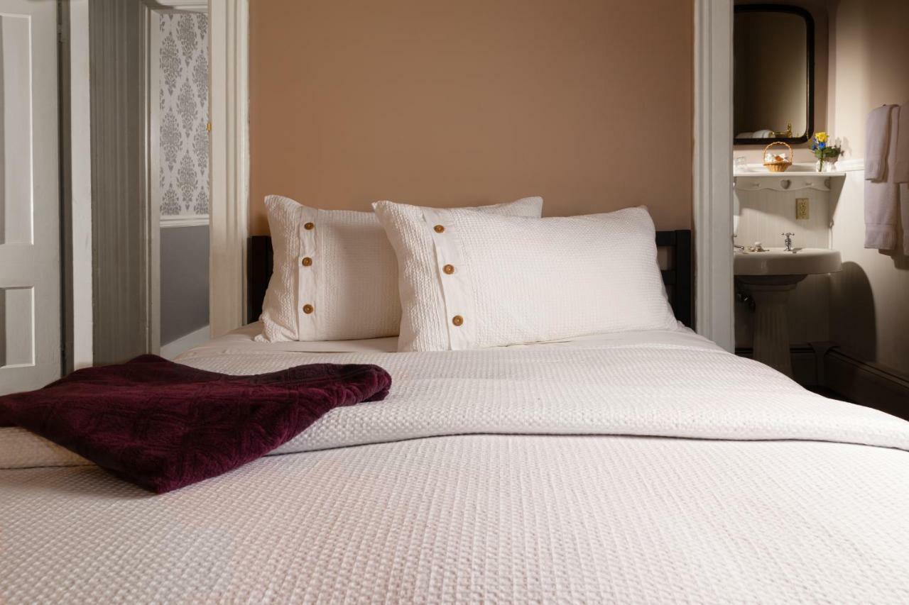 Rosemont Inn Ютика Экстерьер фото