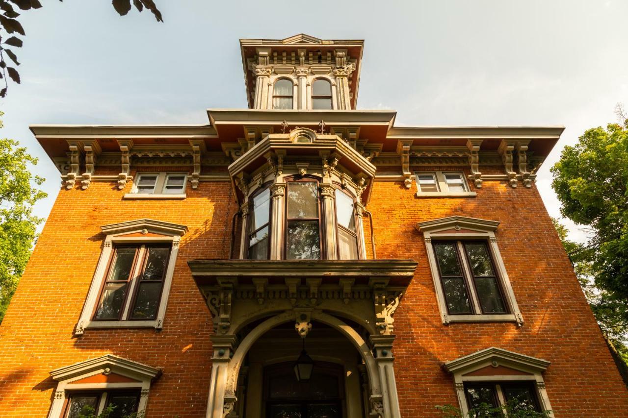 Rosemont Inn Ютика Экстерьер фото