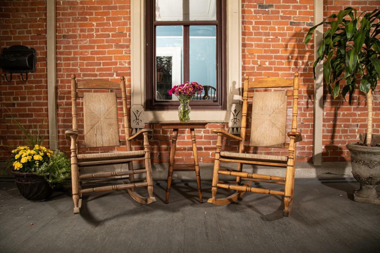 Rosemont Inn Ютика Экстерьер фото