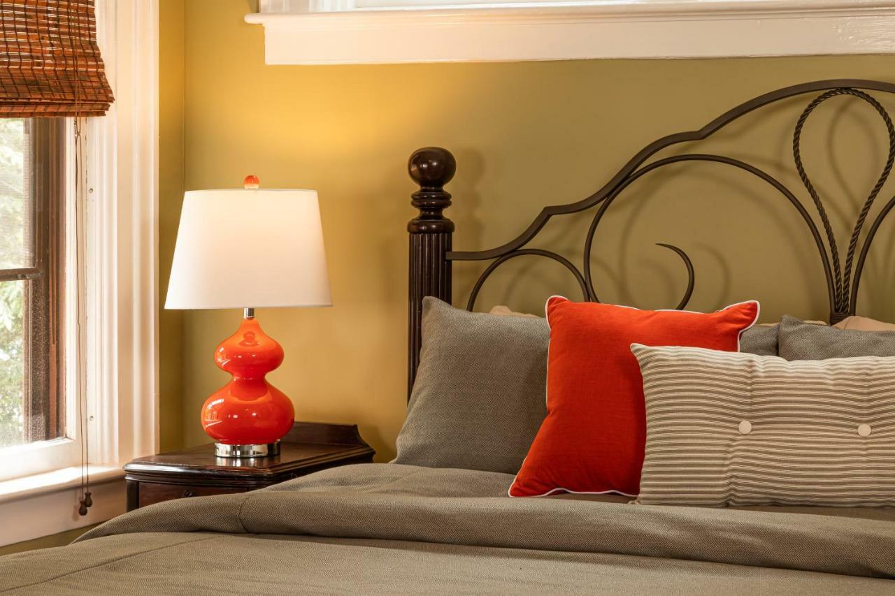 Rosemont Inn Ютика Экстерьер фото